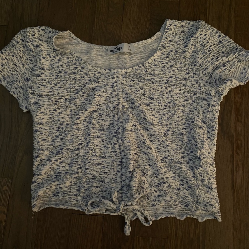Hollister cropped tee!